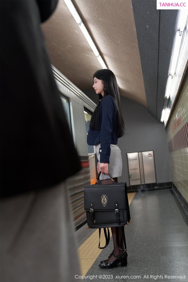 周于希dummy  [XiuRen]高清写真图 2023.07.14 No.7086 周于希Sally 制服短裙第16张图片